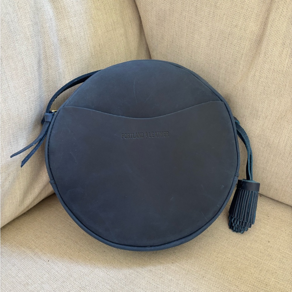 Portland Leather Round Crossbody Bag in blue